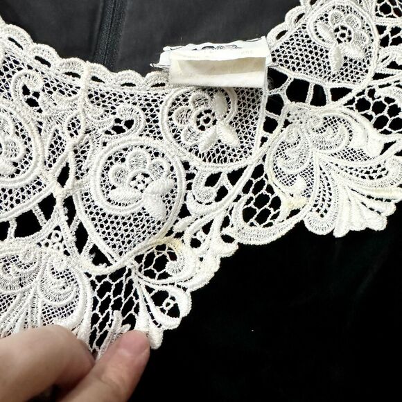 70s Vintage LANG Dress Women Size 14 Black Velvet Maxi Lace Collar Long Sleeve - Picture 4 of 8